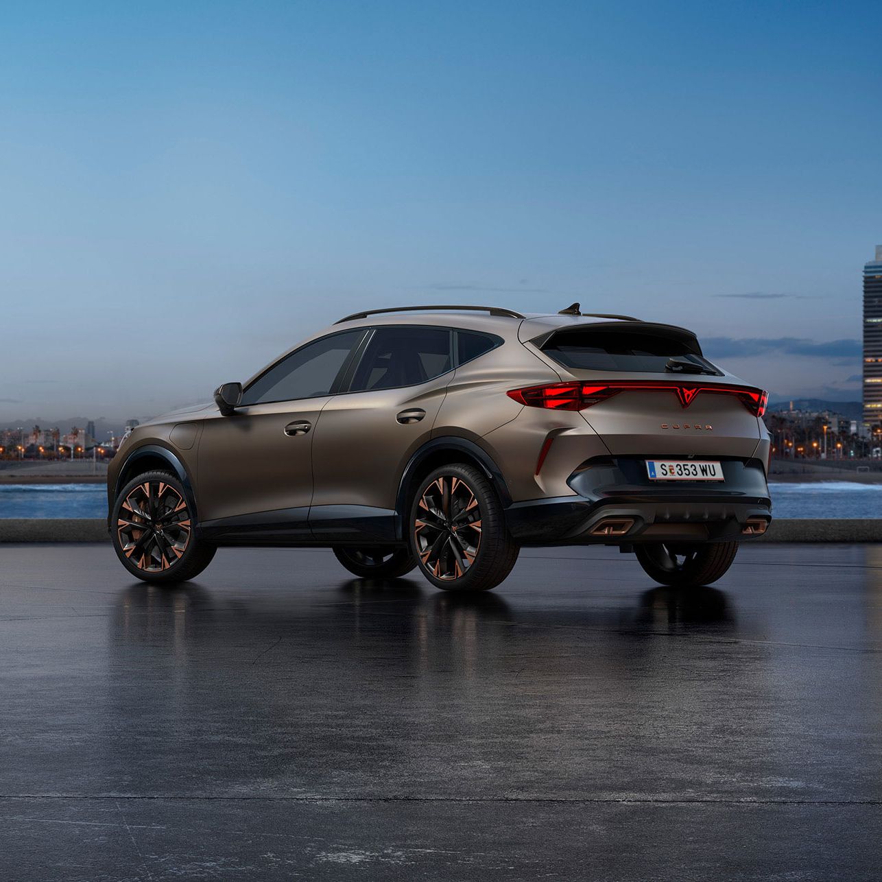 CUPRA FORMENTOR seitliche Heckansicht