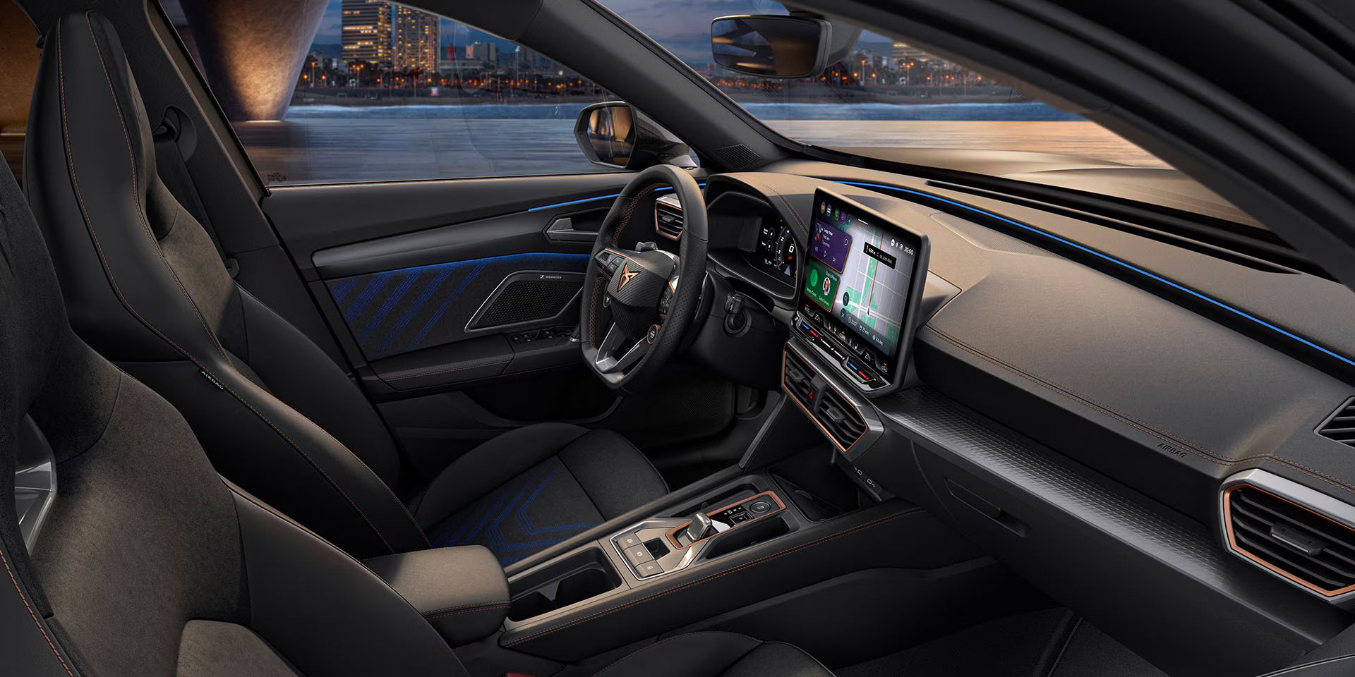 CUPRA Formentor mit elektrischen Schalensitzen mit Memory-Funktion, hergestellt aus 73% recycelter veganer Mikrofaser.