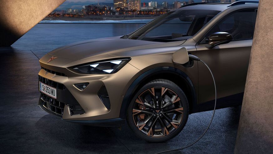 CUPRA Formentor e-HYBRID beim Laden