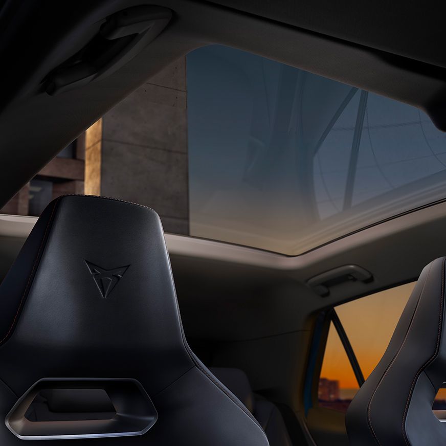 CUPRA Born Innenansicht des Panorama-Glasdachs