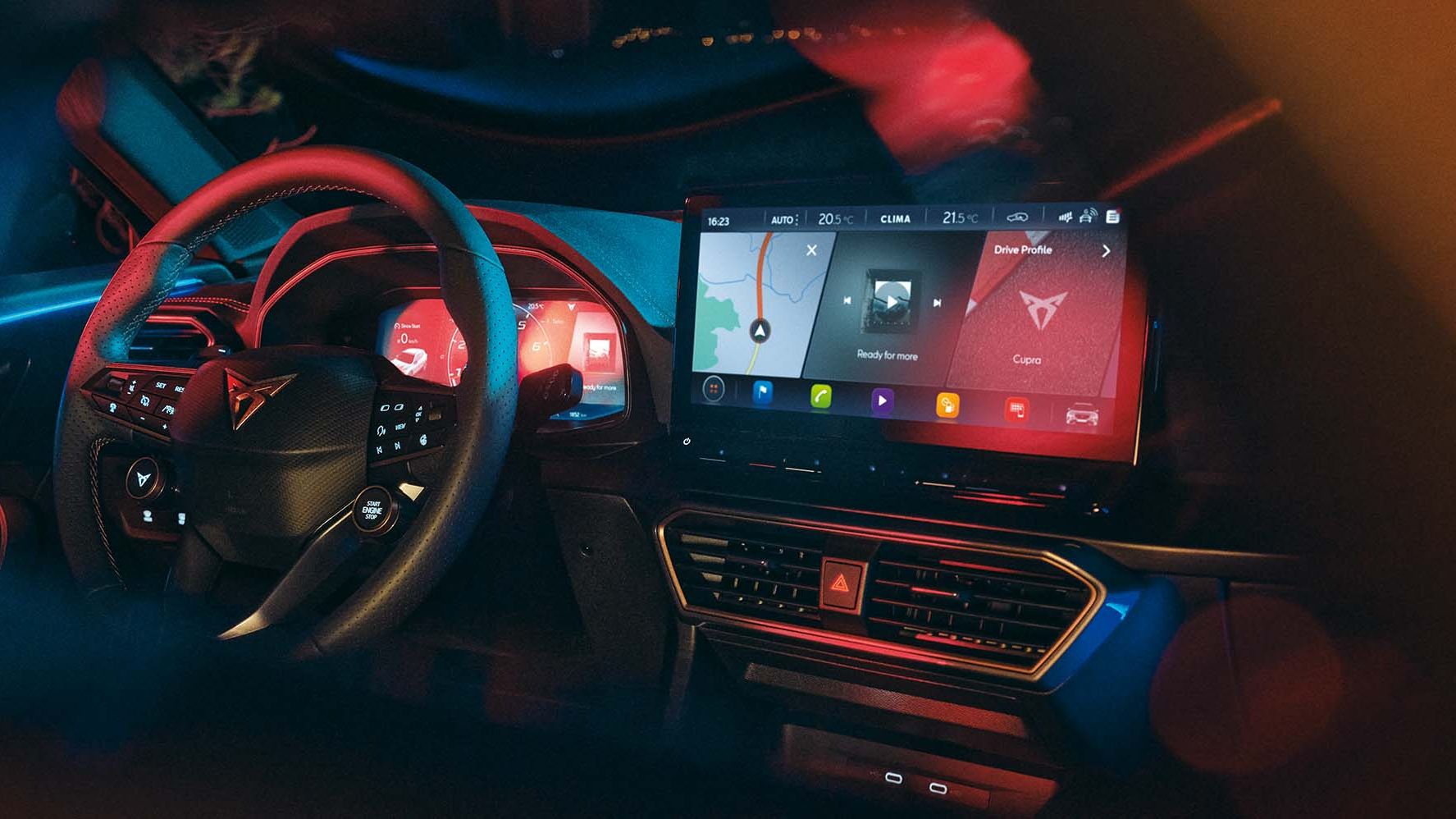 Blick vom Rücksitz auf die Armaturen eines CUPRA Formentor.