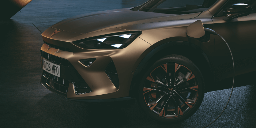 CUPRA Formentor in Bronze Matt beim Laden