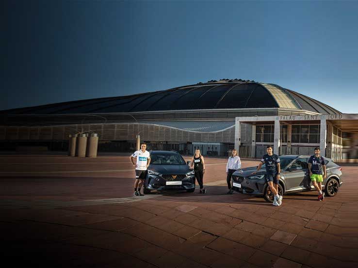 Zwei CUPRA Formentor als offizielle Autos der World Padel Tour und das Padel Team.
