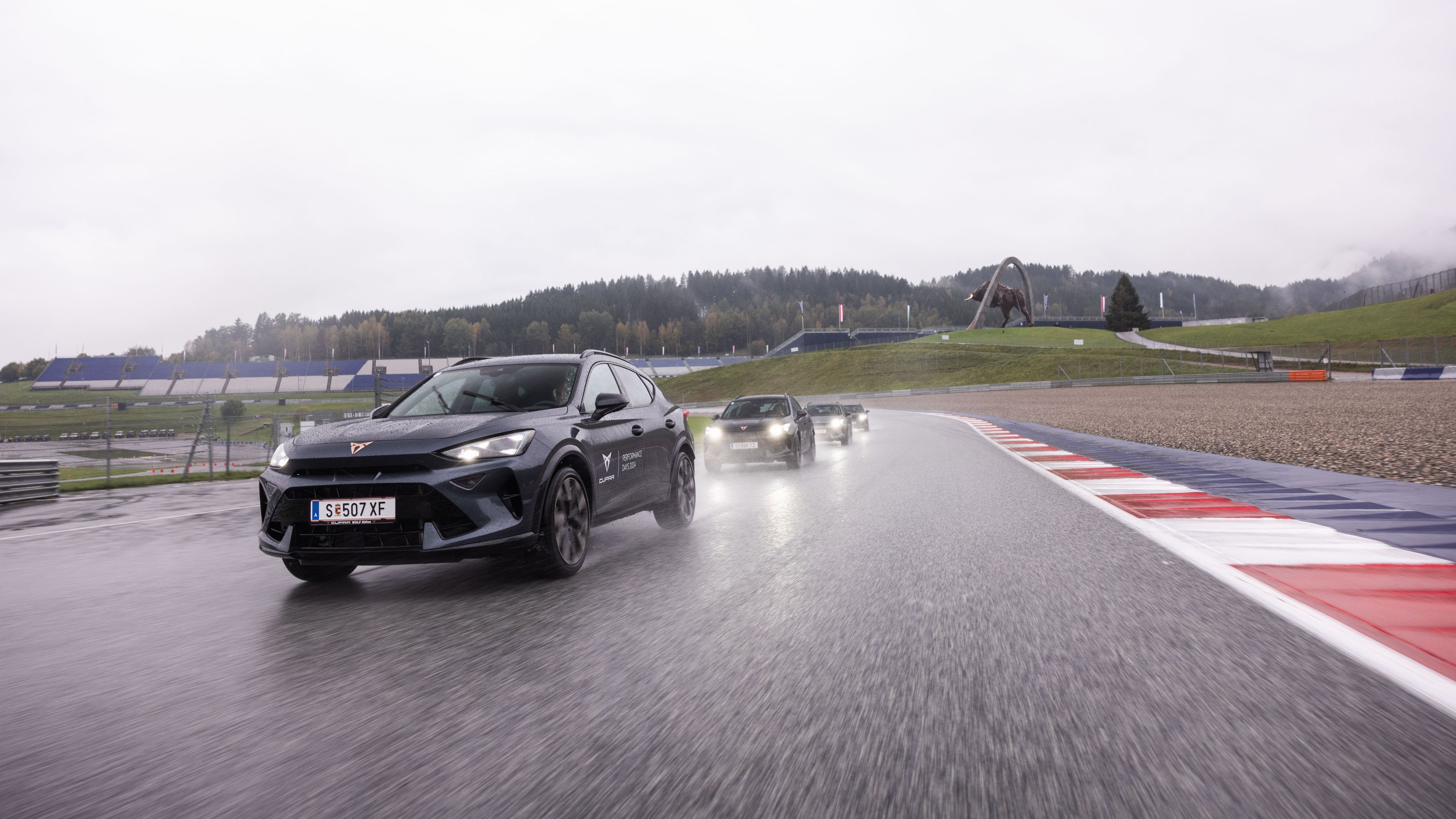 CUPRA Formentor fährt am Redbull Ring bei Regen
