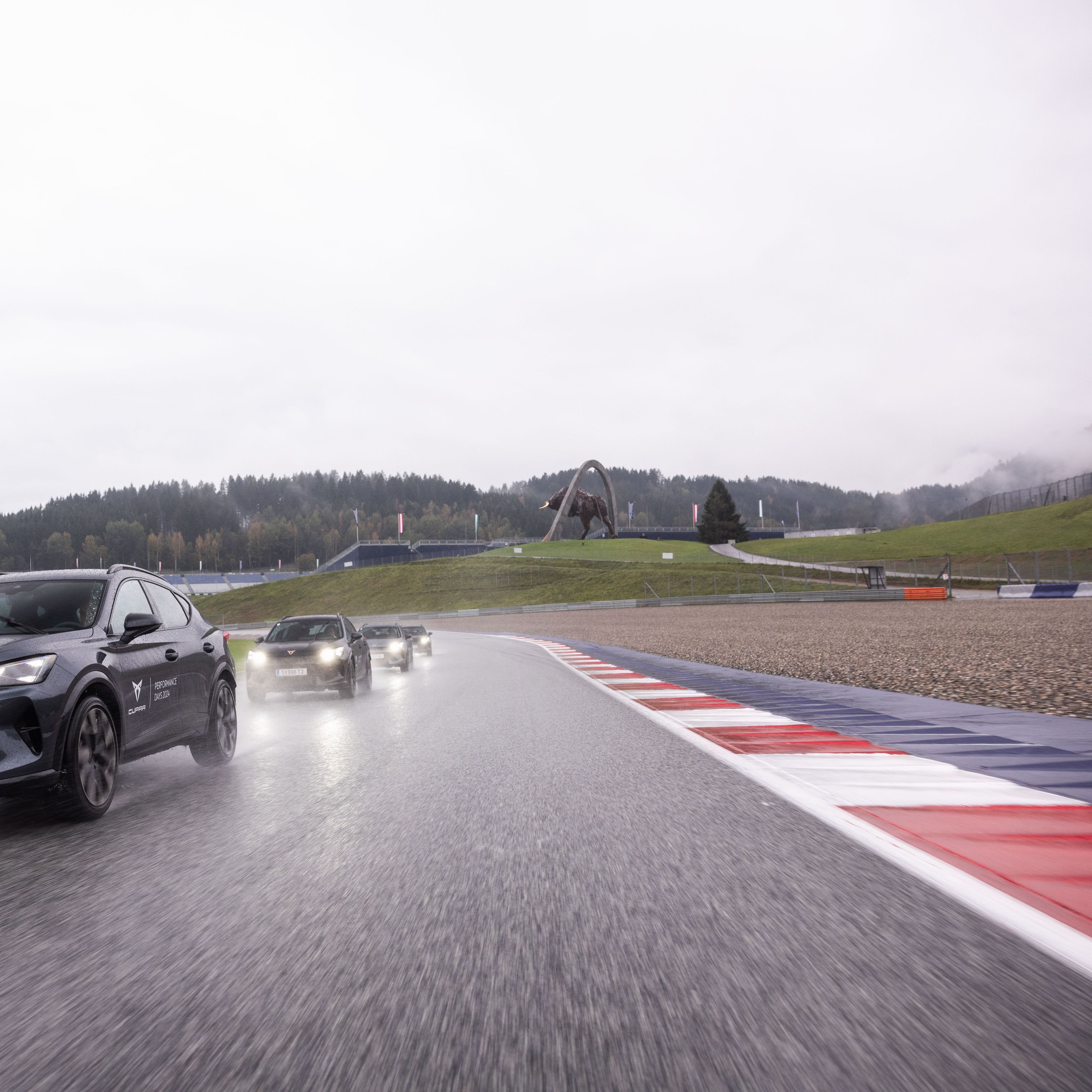 CUPRA Formentor fährt am Redbull Ring bei Regen