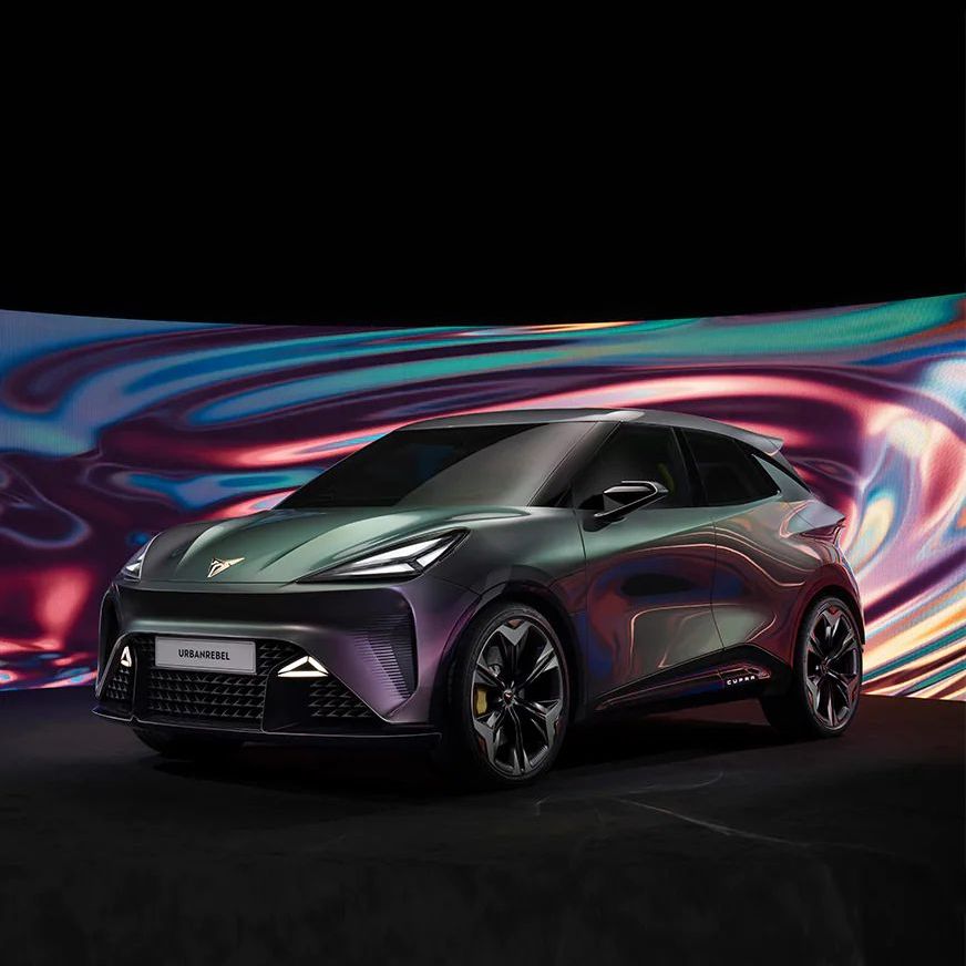 CUPRA UrbanRebel Seitenansicht schräg von vorn