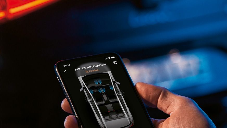  Die My CUPRA App für den CUPRA Born auf einem Smartphone.
