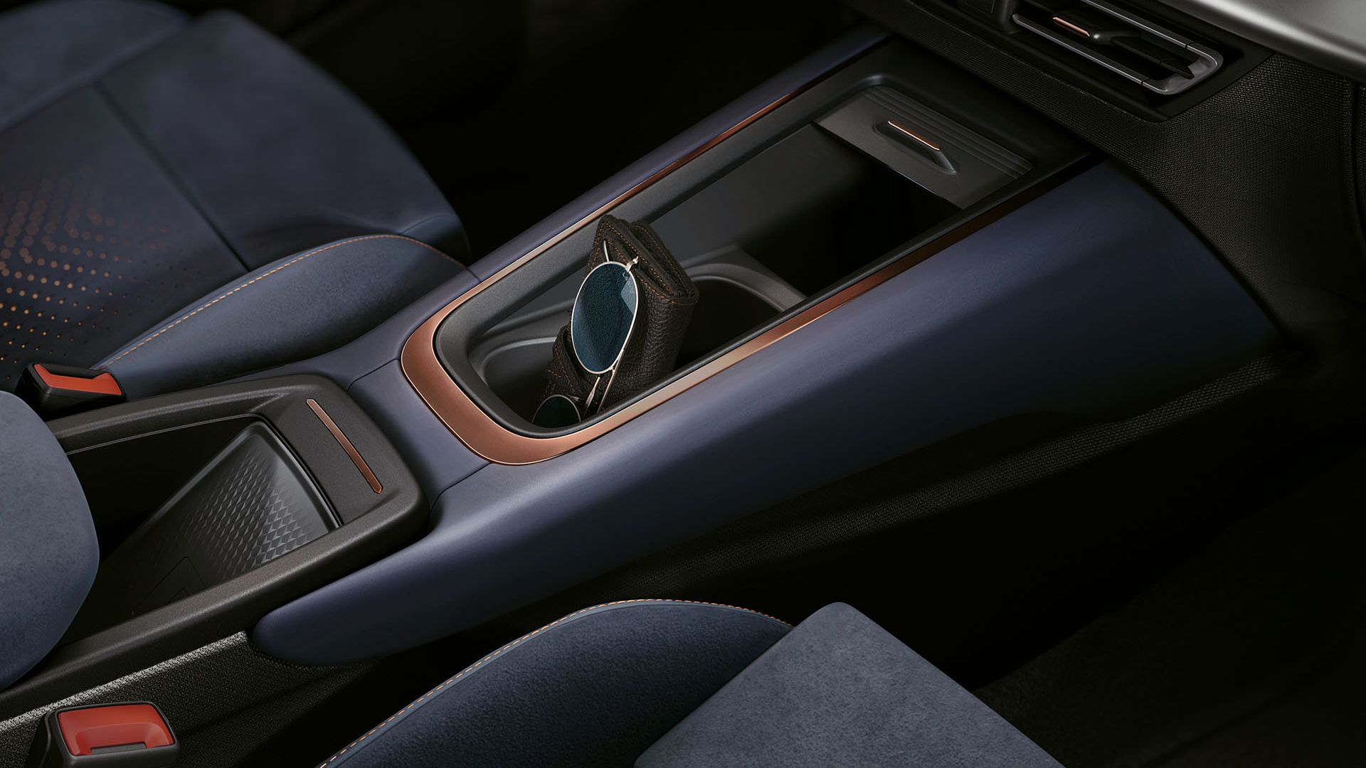 Detailansicht Innenraum CUPRA Born mit zentraler Konsole