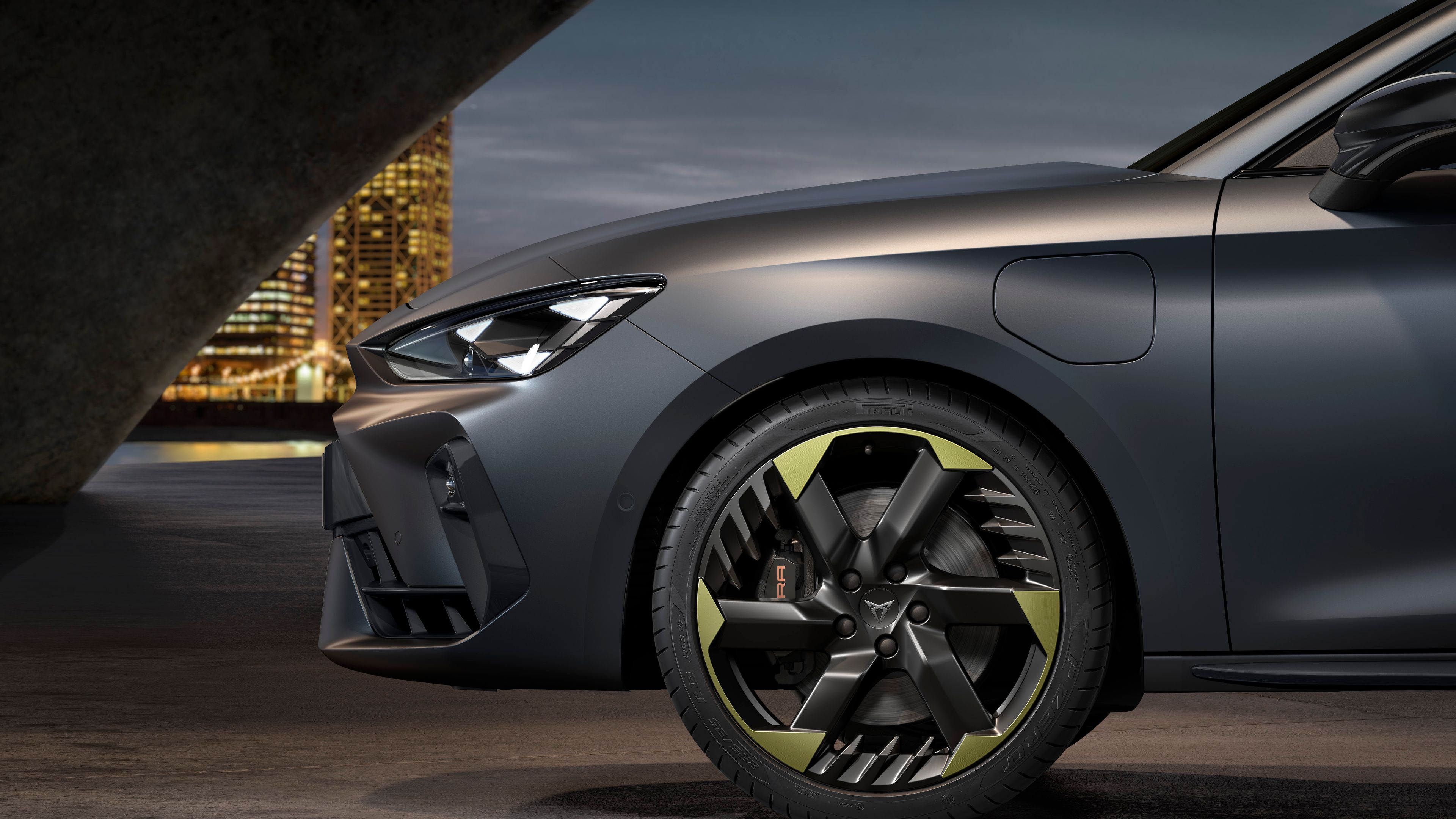 Nahaufnahme der 19-Zoll-Leichtmetallfelge in Sulfur, die in der neuen Tribe Edition enthalten ist.