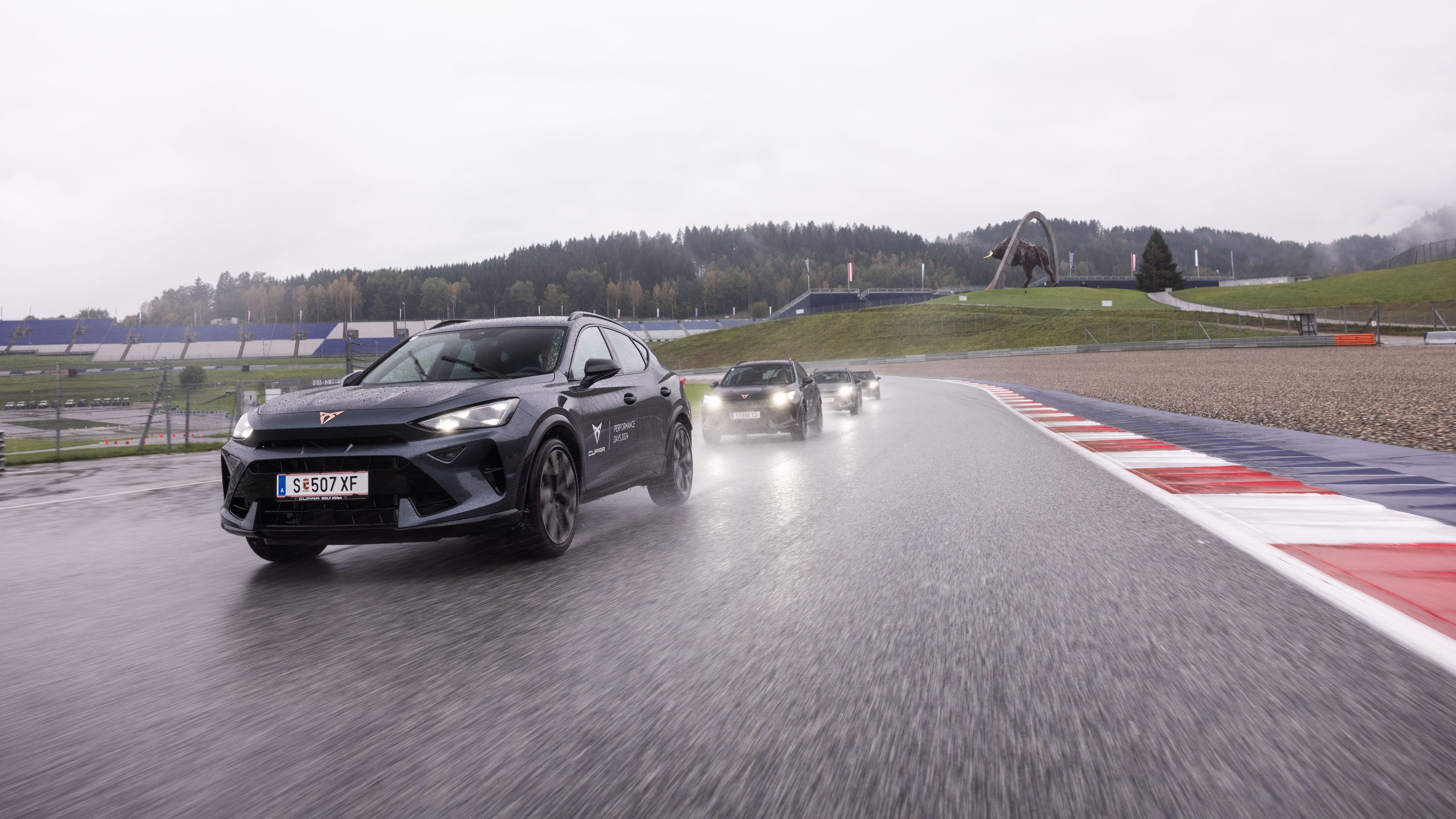 CUPRA Formentor fährt am Redbull Ring bei Regen