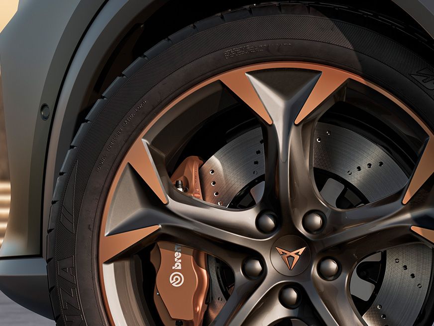 Detailaufnahme CUPRA Formentor Brembo-Scheibenbremsen in Kupfer