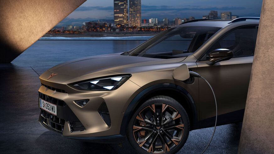 CUPRA Formentor e-HYBRID beim Laden