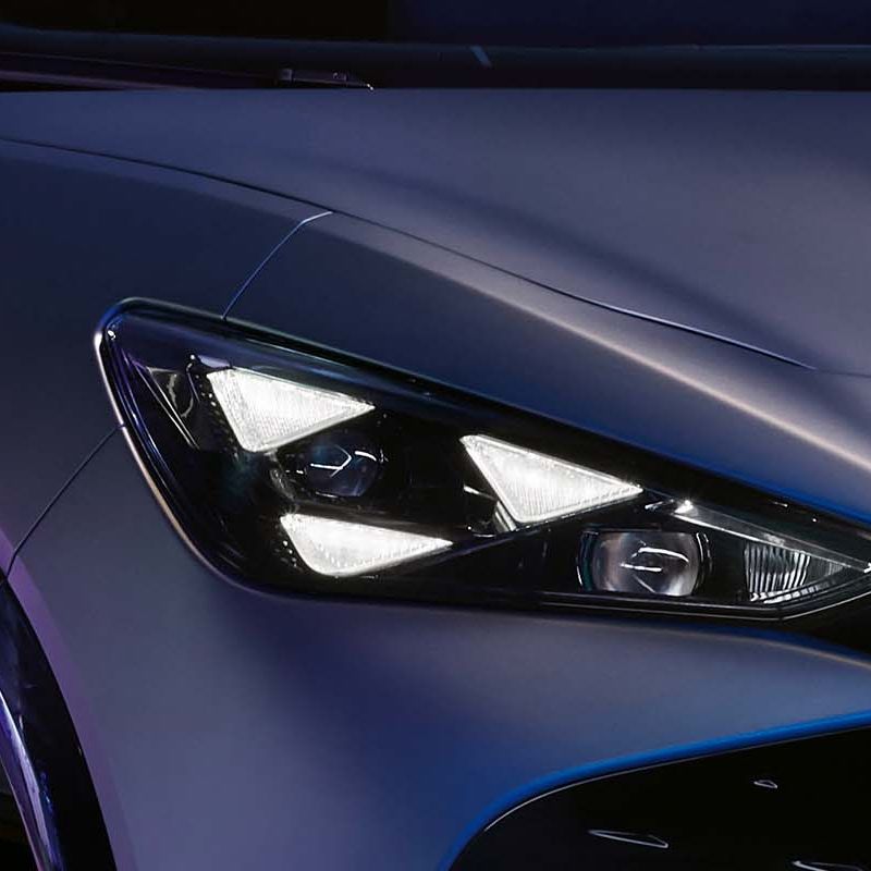 CUPRA Modell Frontansicht beleuchtet