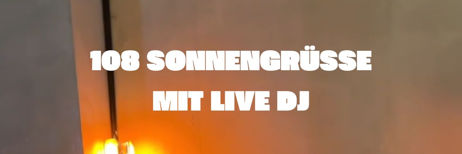 zwei weibliche Personen am Boden auf CUPRA Matten beim Sport