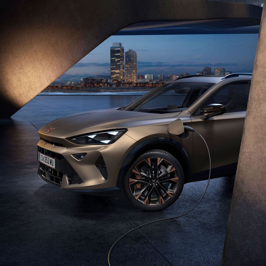CUPRA Formentor e-HYBRID beim Laden