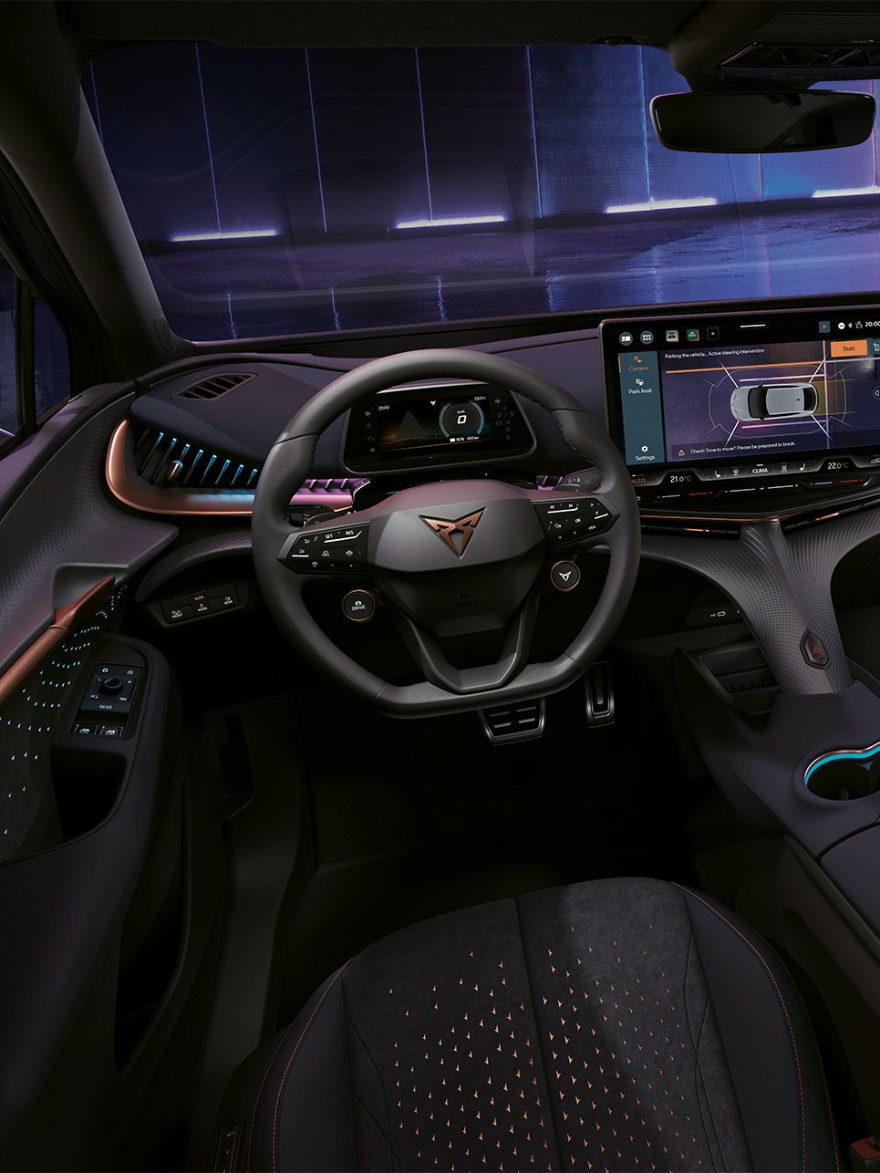 Der CUPRA Tavascan Innenraum beleuchtet.