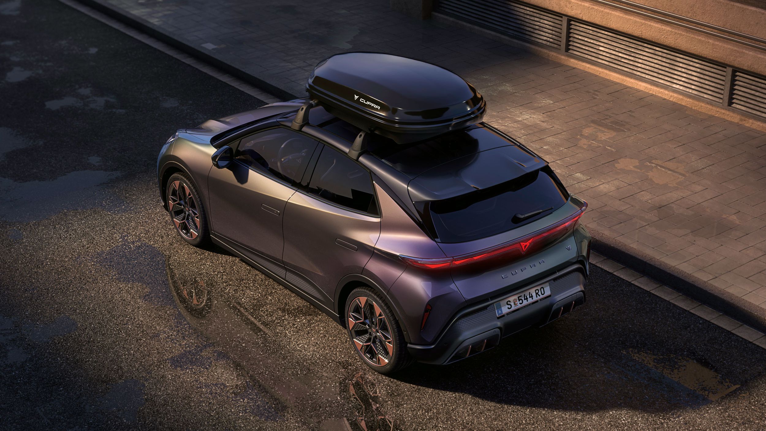 CUPRA Raval mit Dachbox