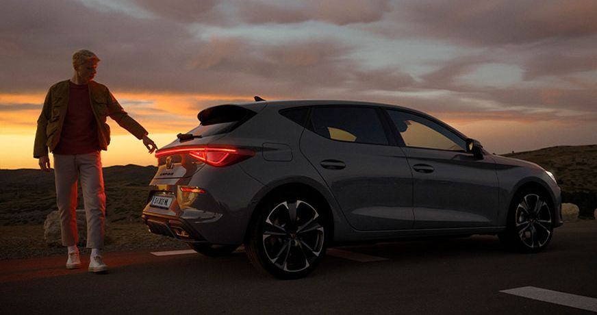 CUPRA Leon e-Hybrid beim Ladevorgang