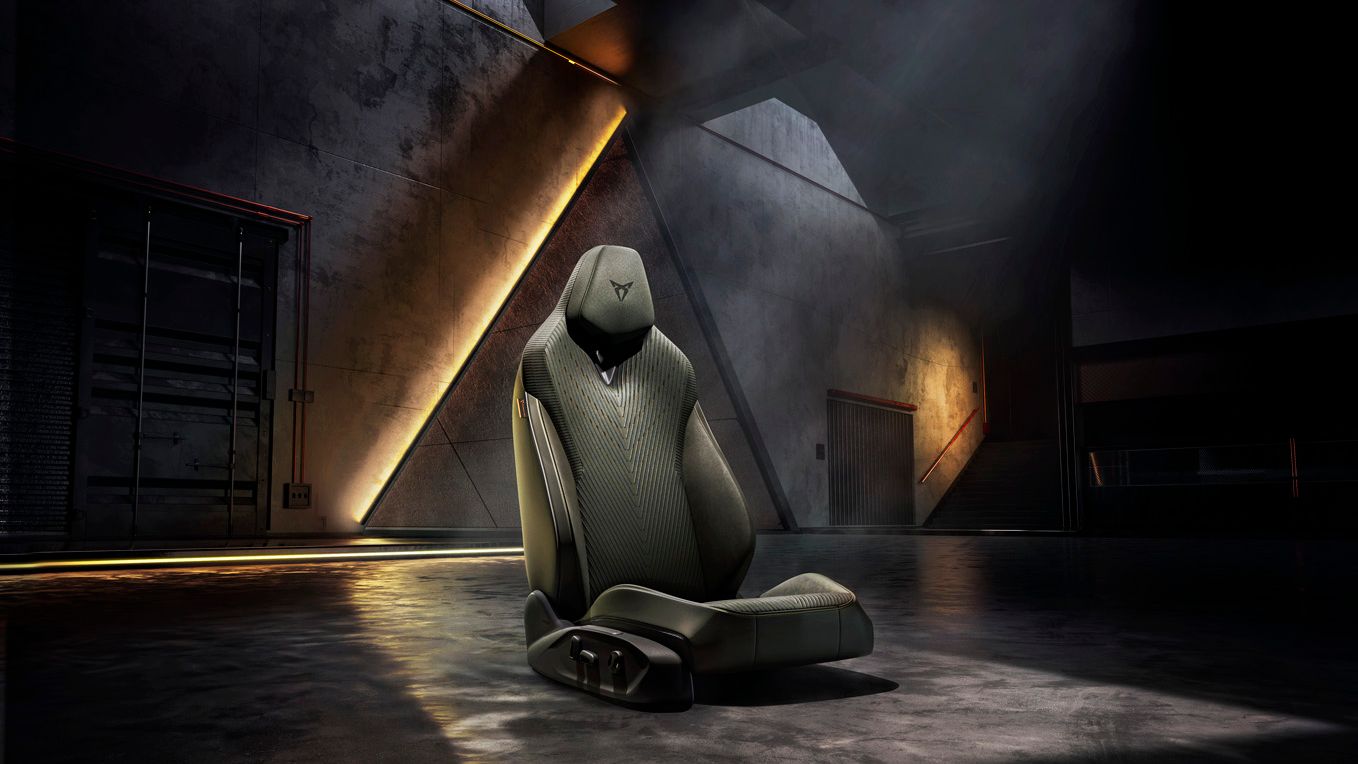 Innenansicht, die die Tribe-Polsterung und die Designdetails der Sitze zeigt.