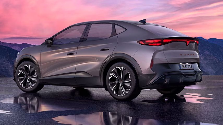 Seitliche Heckansicht eines CUPRA Tavascan.