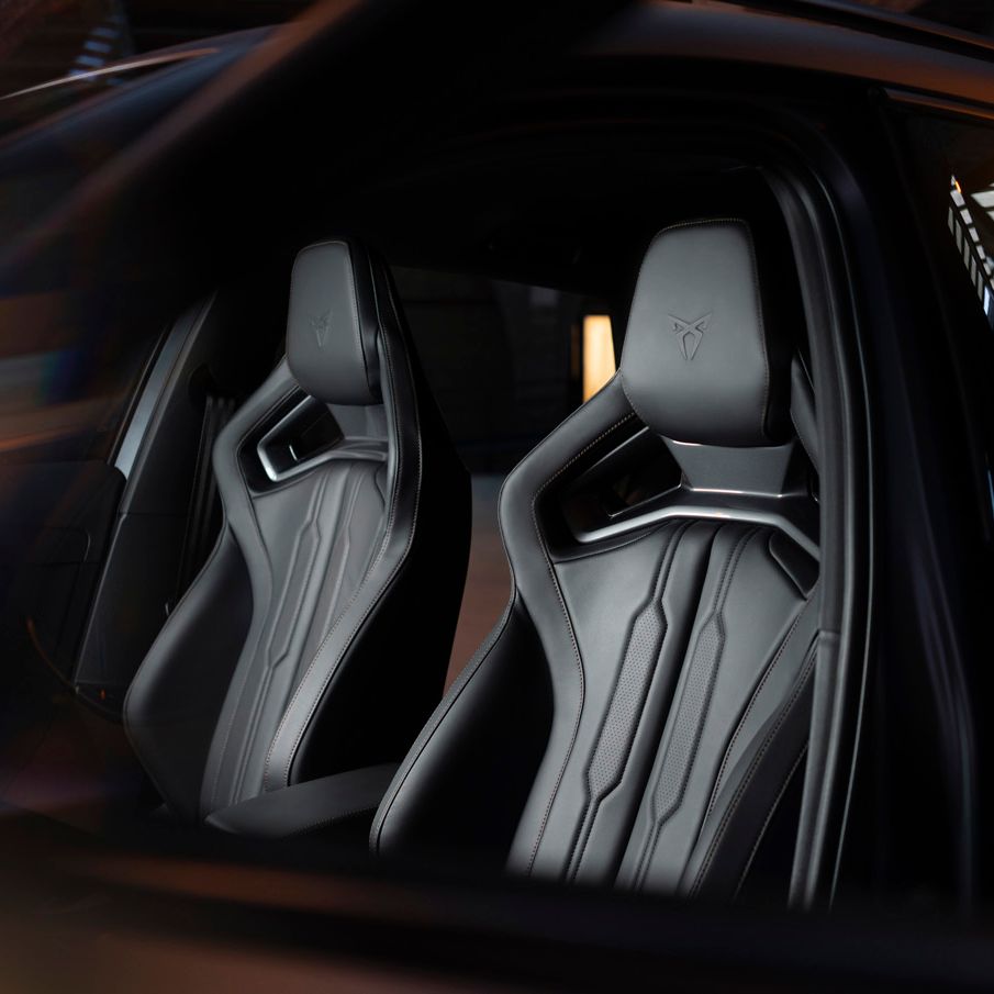 Blick auf die Sportsitze in einem CUPRA Formentor VZ5.