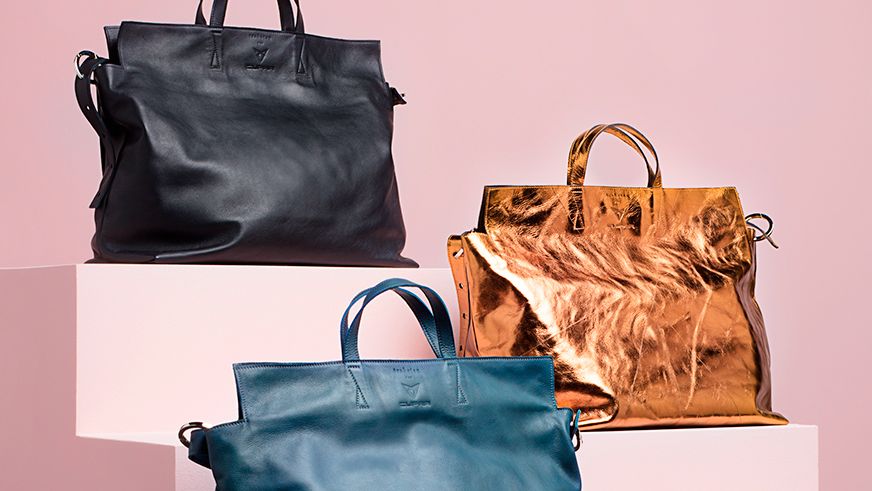 Drei stylische Handtaschen aus der TRAKATAN für CUPRA Kollektion.