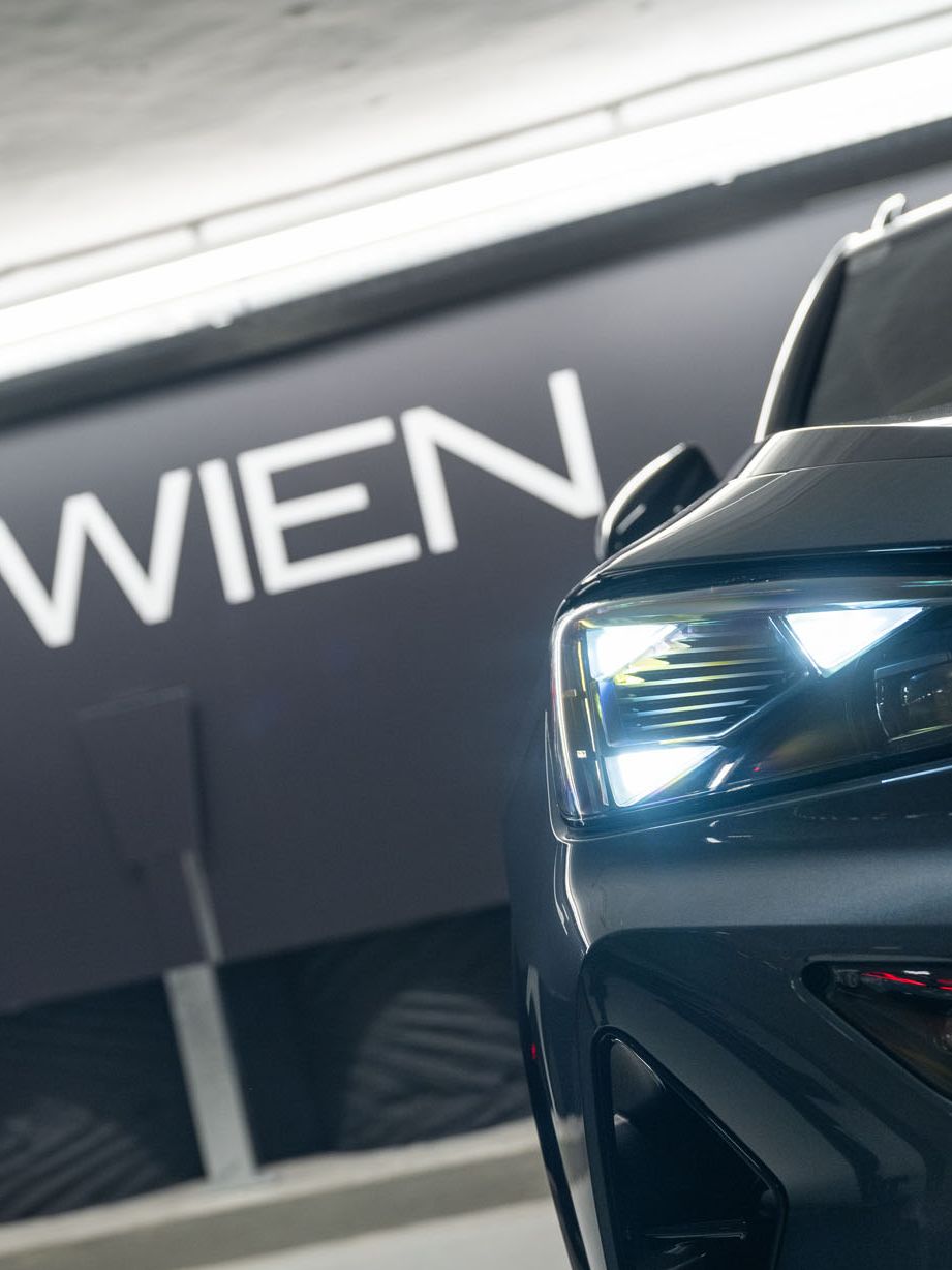 Garage mit CUPRA Fahrzeug