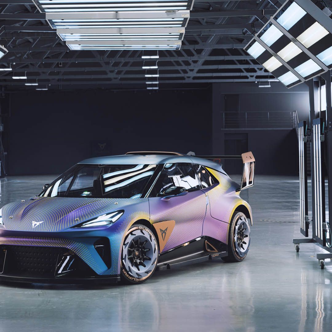 CUPRA Urban Rebel Konzept Car in einer Halle