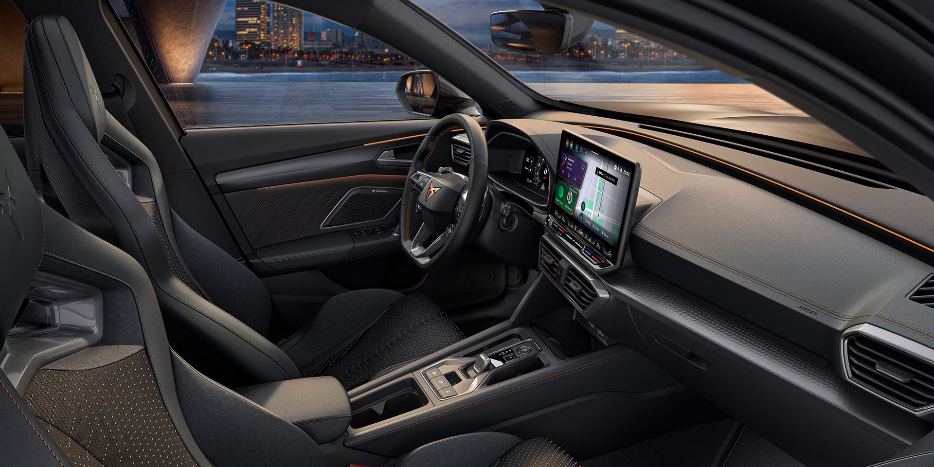 CUPRA Formentor mit sportlichem Cockpit mit detaillierten Textilveredelungen und technologisch ausgefeilten CUPRacer-Carbon-Schalensitzen.