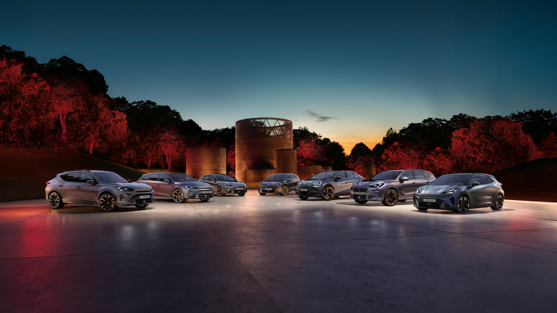 die gesamte CUPRA Modellpalette nebeneinander geparkt 