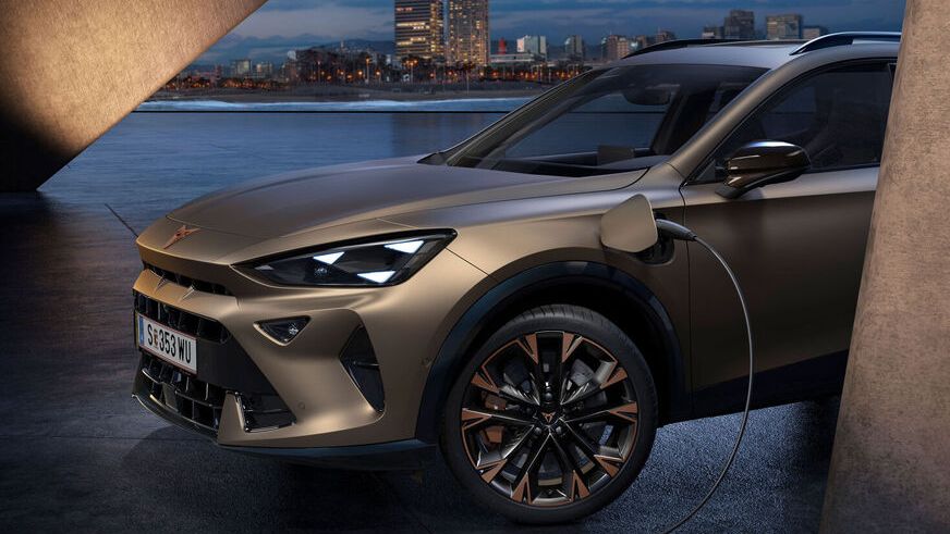CUPRA Formentor e-HYBRID beim Laden