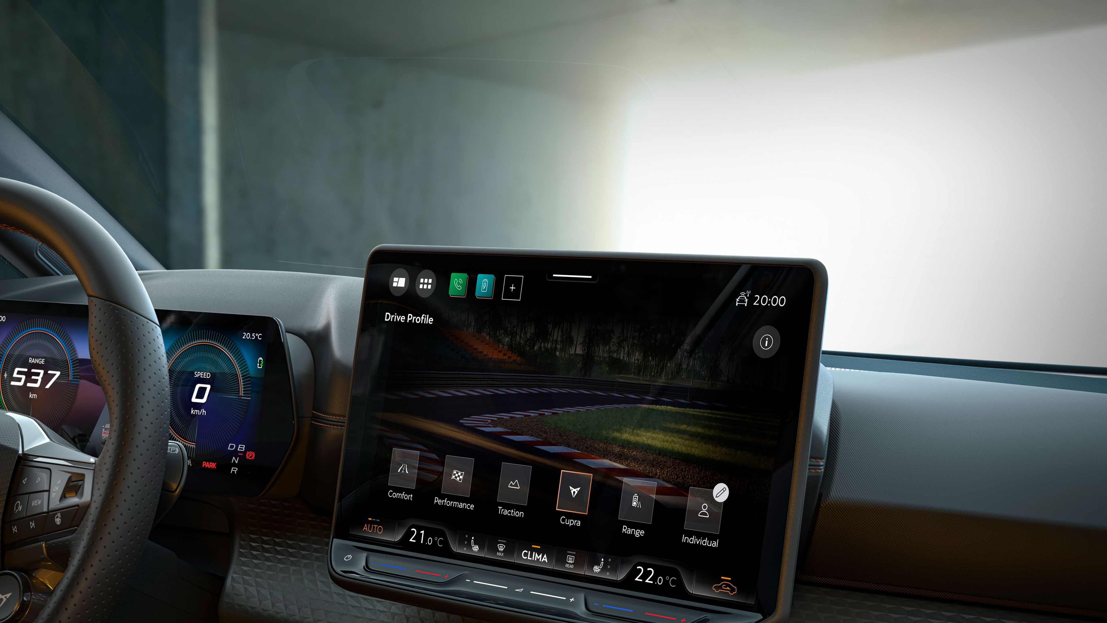 Innenansicht des CUPRA Born VZ, die das Infotainment-System zeigt, inklusive des CUPRA Interior Sound, inspiriert vom Formel-e-Racing.