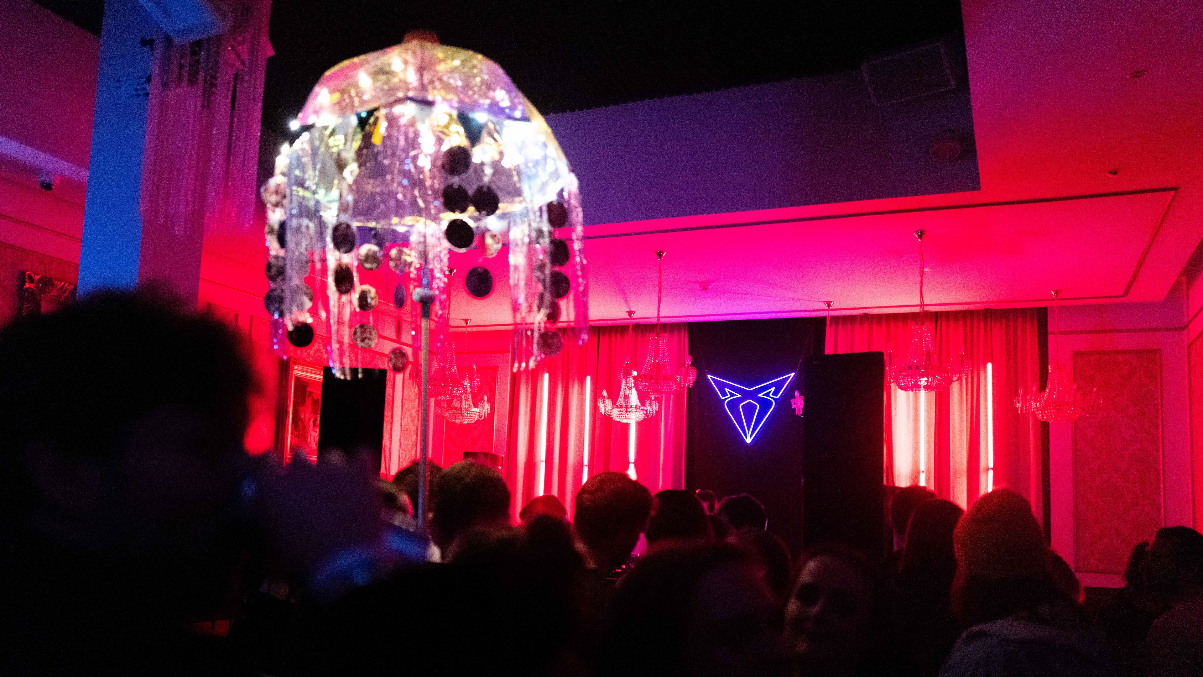 Lighthouse Festival 2025 mit CUPRA Logo beleuchtet