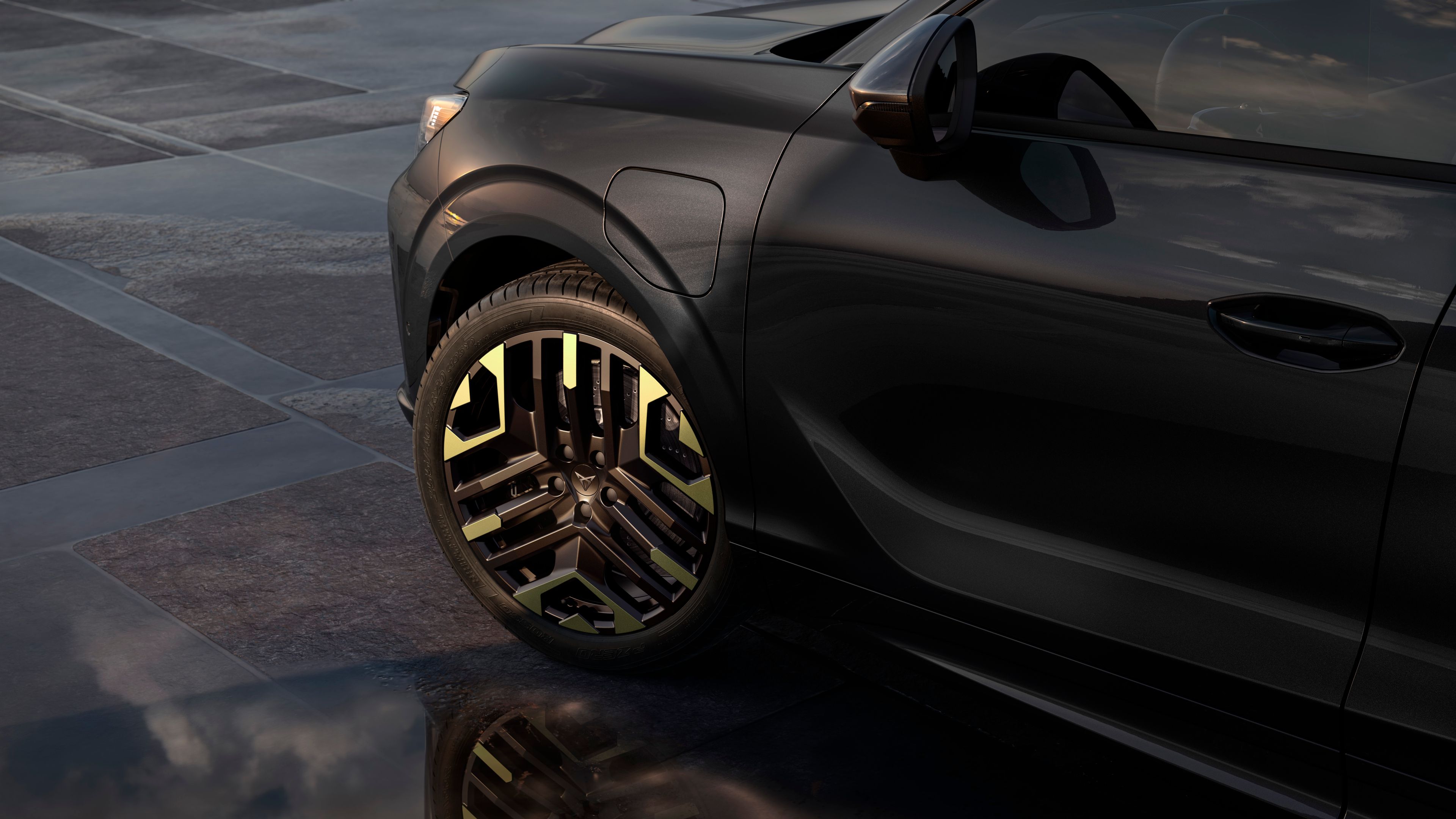 : Seitenansicht, die das linke 20-Zoll-Leichtmetallrad in Sulfur zeigt, das perfekt mit der neuen Karosseriefarbe Manganese Matt harmoniert