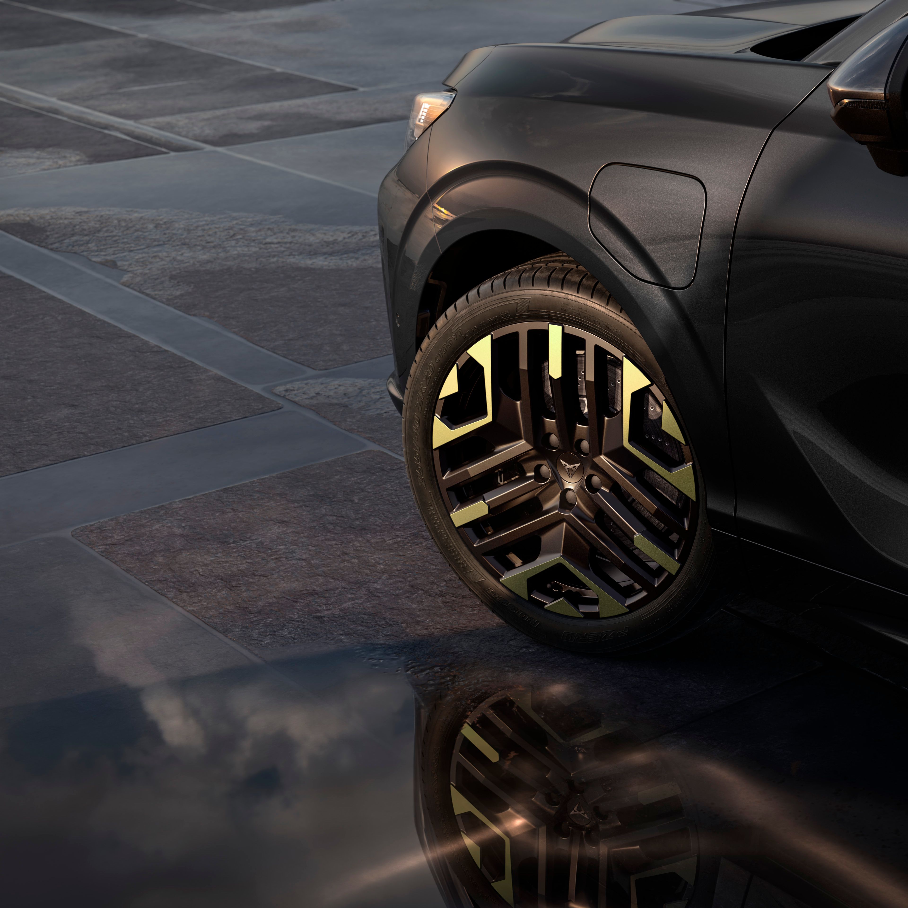 : Seitenansicht, die das linke 20-Zoll-Leichtmetallrad in Sulfur zeigt, das perfekt mit der neuen Karosseriefarbe Manganese Matt harmoniert