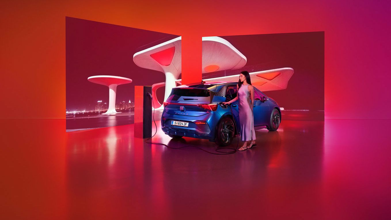 Blauer CUPRA Born Heckansicht