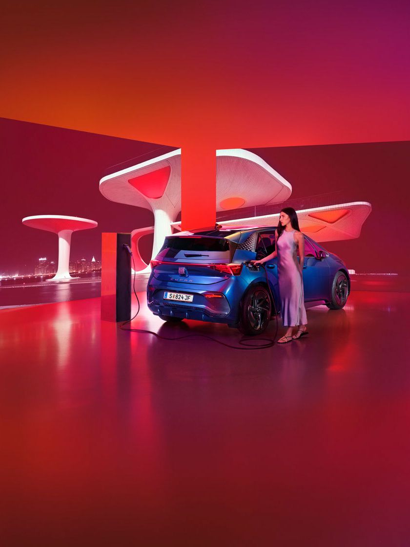 Blauer CUPRA Born Heckansicht