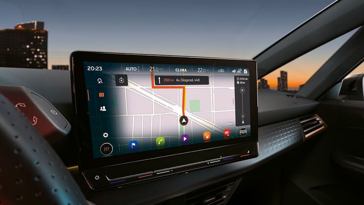Blick auf das CUPRA Born 12 Zoll Infotainmentsystem.