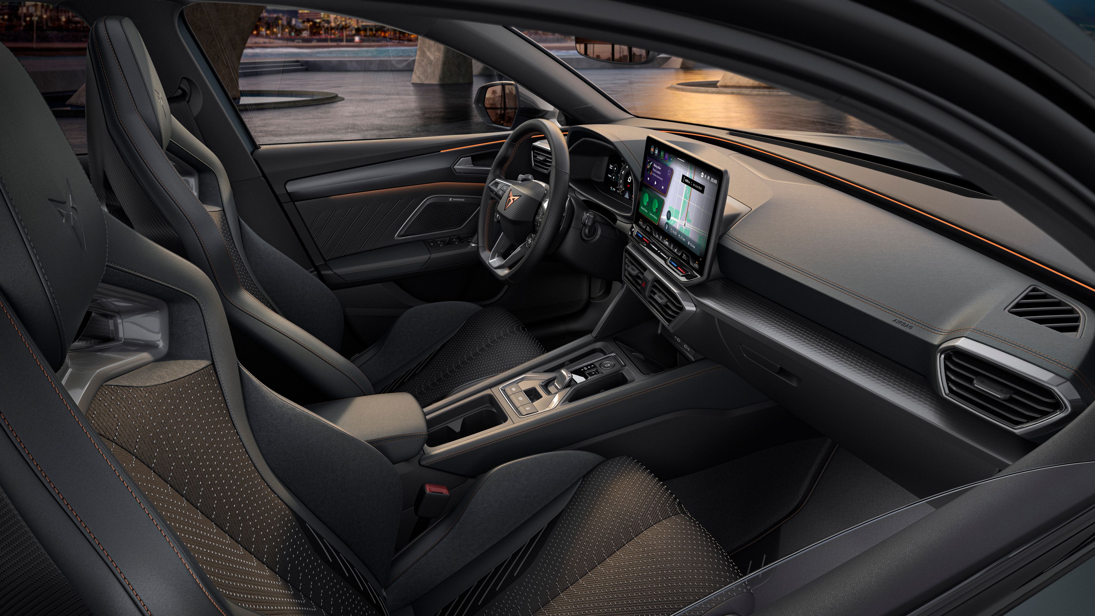 CUPRA Tavascan in Blau beim Ladevorgang